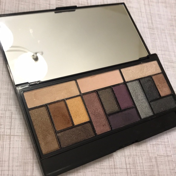 Makeup Revolution Other - 💜Makeup Revolution Big Love Palette💜